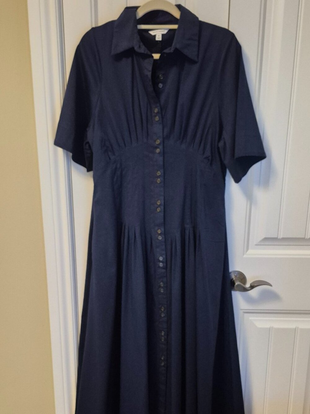 BANANA REPUBLIC MIDI DRESS - MEDIUM.  NWT